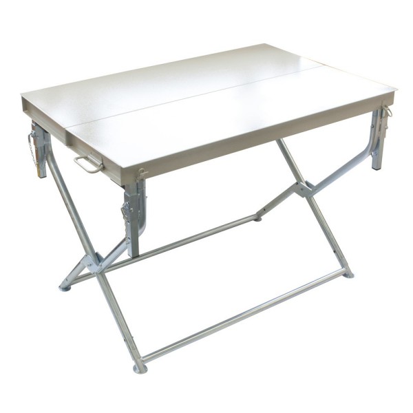 Transportni kovček, ki služi kot odlagalna površina